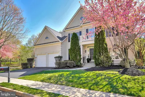 10113 Farrcroft Dr, Fairfax, VA 22030