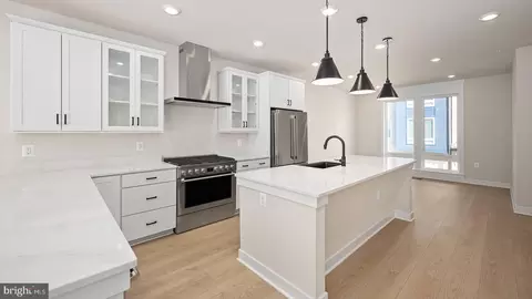 10571 Red Oak St, Fairfax, VA 22030