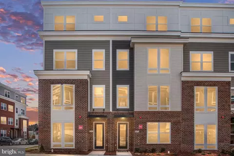 10575 Red Oak St, Fairfax, VA 22030