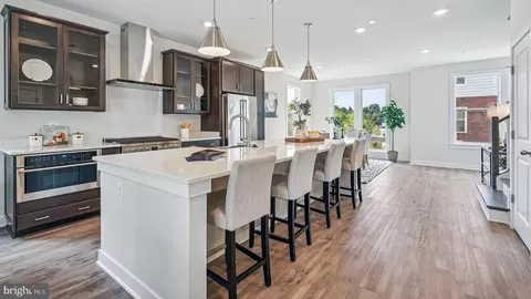 10592 Red Oak St, Fairfax, VA 22030