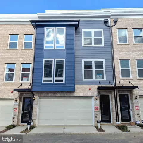 10576 Red Oak St, Fairfax, VA 22030
