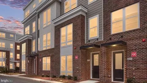 10573 Red Oak St, Fairfax, VA 22030