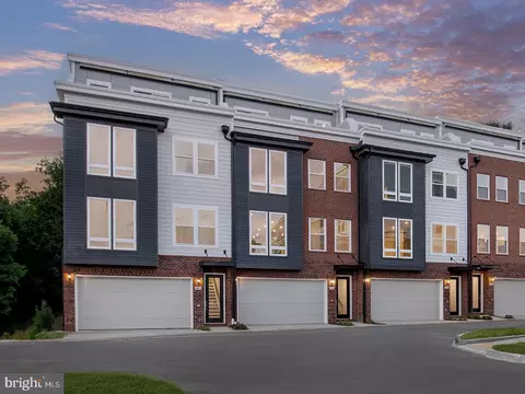 10568 Red Oak St, Fairfax, VA 22030