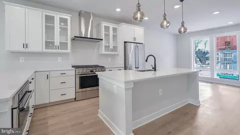 10572 Northfax St, Fairfax, VA 22030