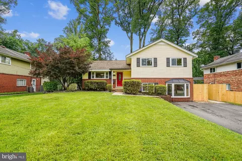 10831 Woodland Dr, Fairfax, VA 22030