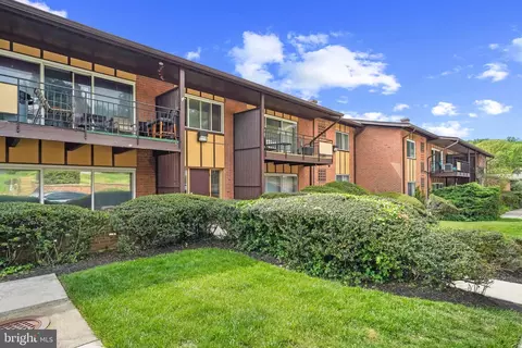 10027 Fair Woods Dr #147, Fairfax, VA 22030