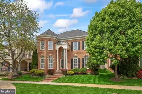 10097 Mccarty Crest Ct, Fairfax, VA 22030