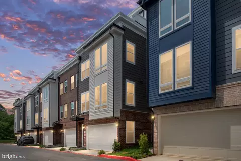 10584 Red Oak St, Fairfax, VA 22030
