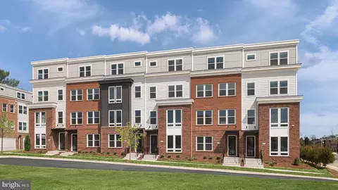 10589 Red Oak St, Fairfax, VA 22030