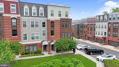 3972 Norton Pl, Fairfax, VA 22030