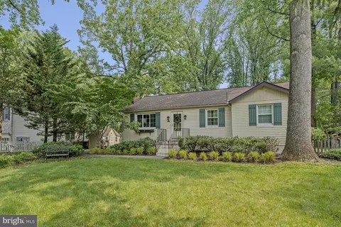 10702 Orchard St, Fairfax, VA 22030
