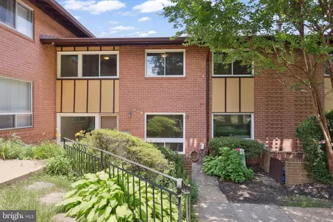 10131 Fair Woods Dr, Fairfax, VA 22030
