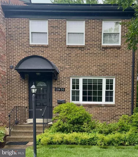 10456 Armstrong St, Fairfax, VA 22030