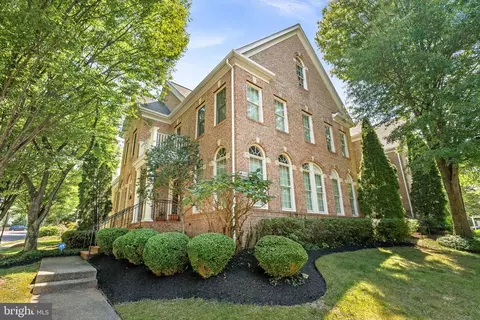10111 Ballynahown Cir, Fairfax, VA 22030