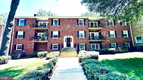 3931 Lyndhurst Dr #303, Fairfax, VA 22031