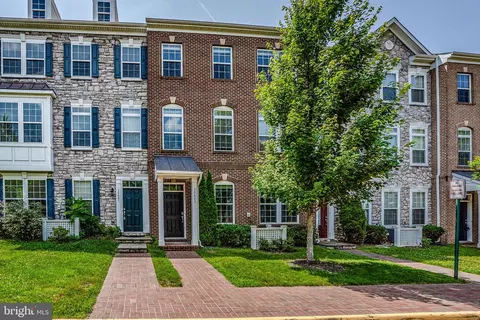 10603 Legacy Ln, Fairfax, VA 22030