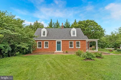 10603 Oak Pl, Fairfax, VA 22030