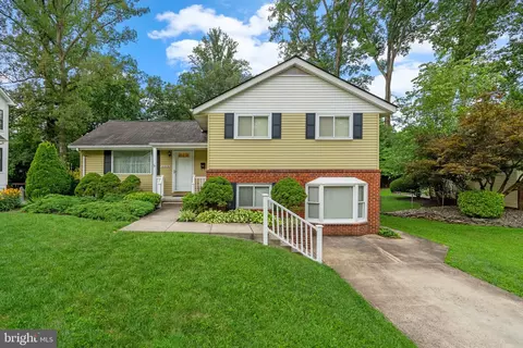 10829 Woodland Dr, Fairfax, VA 22030