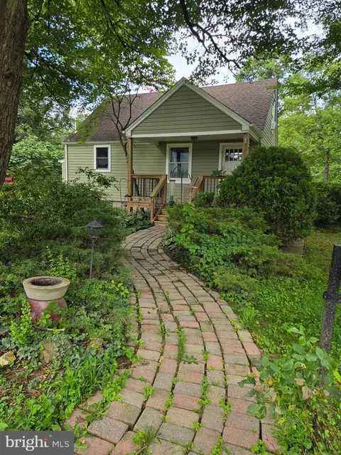 10709 Scott Dr, Fairfax, VA 22030