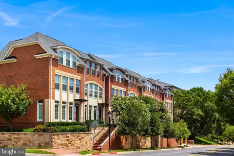 10372 Sager Ave, Fairfax, VA 22030
