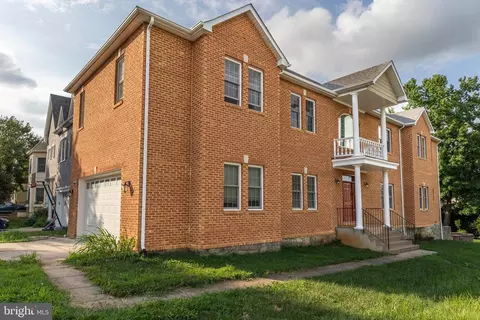 3954 Walnut St, Fairfax, VA 22030