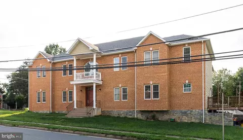 3954 Walnut St, Fairfax, VA 22030