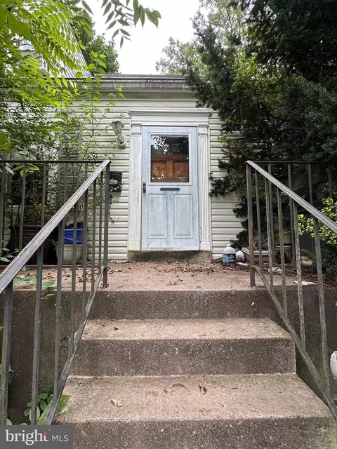 4025 Hallman St, Fairfax, VA 22030