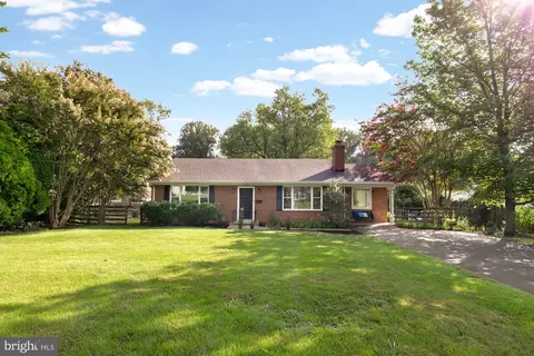 3608 Embassy Ln, Fairfax, VA 22030