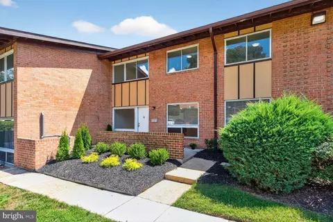 10113 Fair Woods Dr, Fairfax, VA 22030
