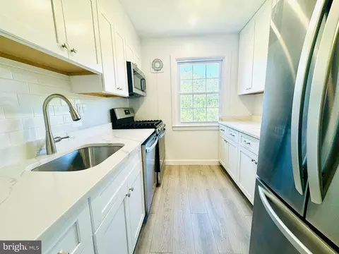 9455 Fairfax Blvd #302, Fairfax, VA 22031
