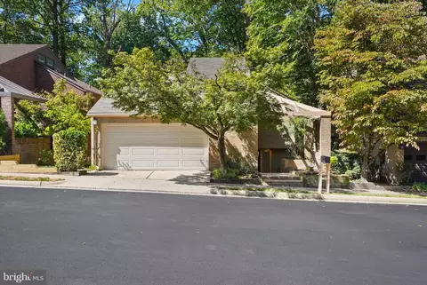 9904 Great Oaks Way, Fairfax, VA 22030