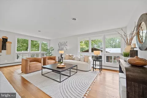 10005 Spring Lake Ter, Fairfax, VA 22030