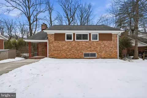 10911 Maple St, Fairfax, VA 22030