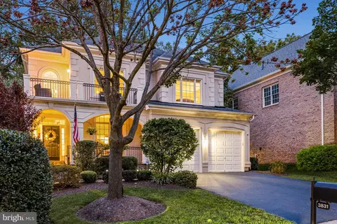 3831 Farrcroft Dr, Fairfax, VA 22030