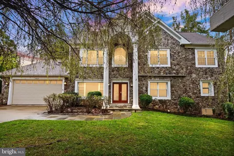 9917 Colony Rd, Fairfax, VA 22030