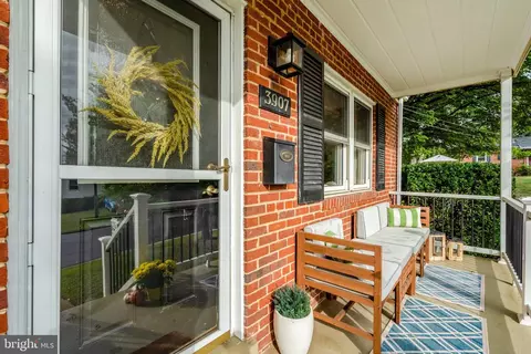 3907 Fairview Dr, Fairfax, VA 22031