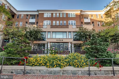 10328 Sager Ave #402, Fairfax, VA 22030