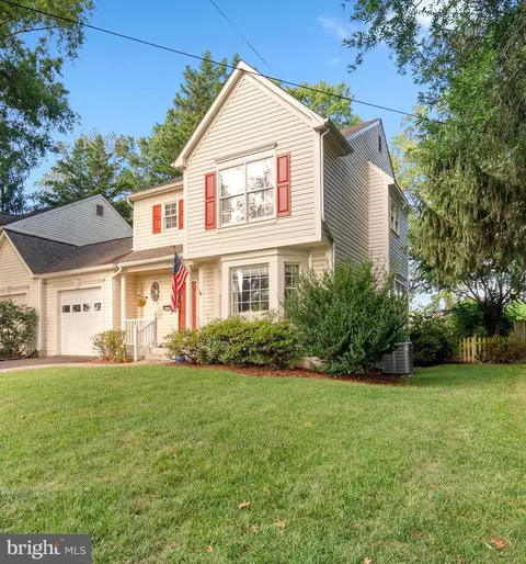 3920 Oak St, Fairfax, VA 22030