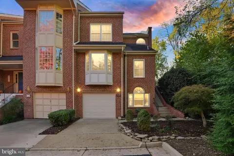 10231 Aspen Willow Dr, Fairfax, VA 22032