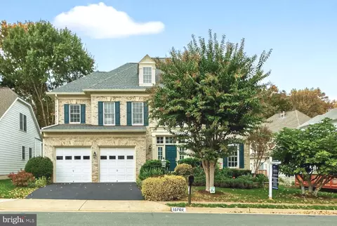 10702 Simpson Mews Ln, Fairfax, VA 22030