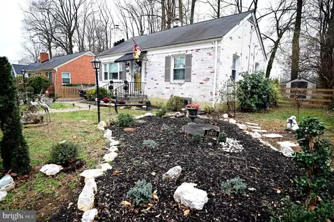 10833 Warwick Ave, Fairfax, VA 22030
