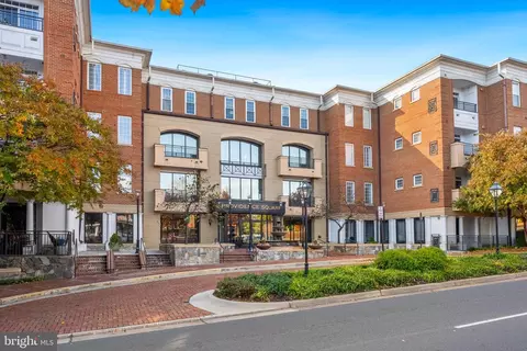 10328 Sager Ave #424, Fairfax, VA 22030