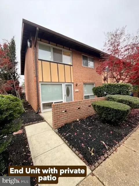 10123 Fair Woods Dr, Fairfax, VA 22030