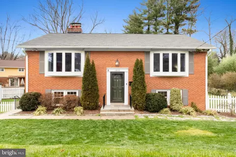 10600 Springmann Dr, Fairfax, VA 22030
