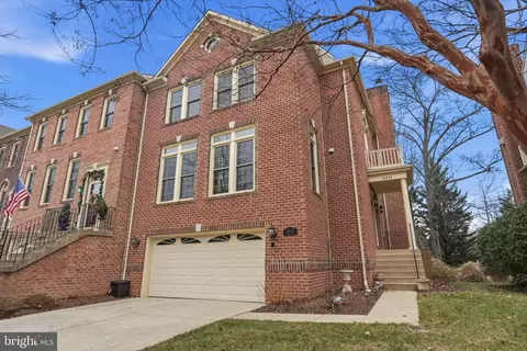 10444 Courtney Dr, Fairfax, VA 22030