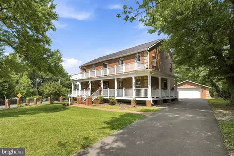 4101 Roberts Rd, Fairfax, VA 22032