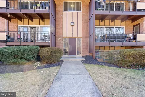 10171 Fair Woods Dr #301, Fairfax, VA 22030