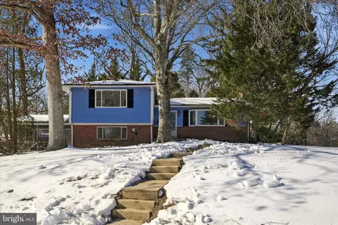 9732 Saint Andrews Dr, Fairfax, VA 22030