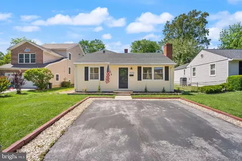 4026 Chestnut St, Fairfax, VA 22030