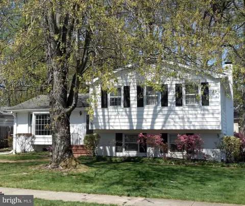 9906 Colony Rd, Fairfax, VA 22030